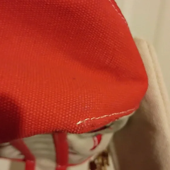 Madden Girl Cream White Chilli Pepper Themed 🌶️ Crossbody Purse - Picture 7 of 8